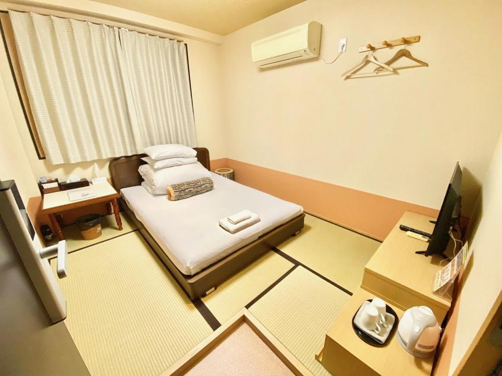 Guesthouse017徳島個室 飲食街中心 阿波踊り会館7分 文理&徳島大学 アスティとくしま車8分 Tokushima Exteriör bild